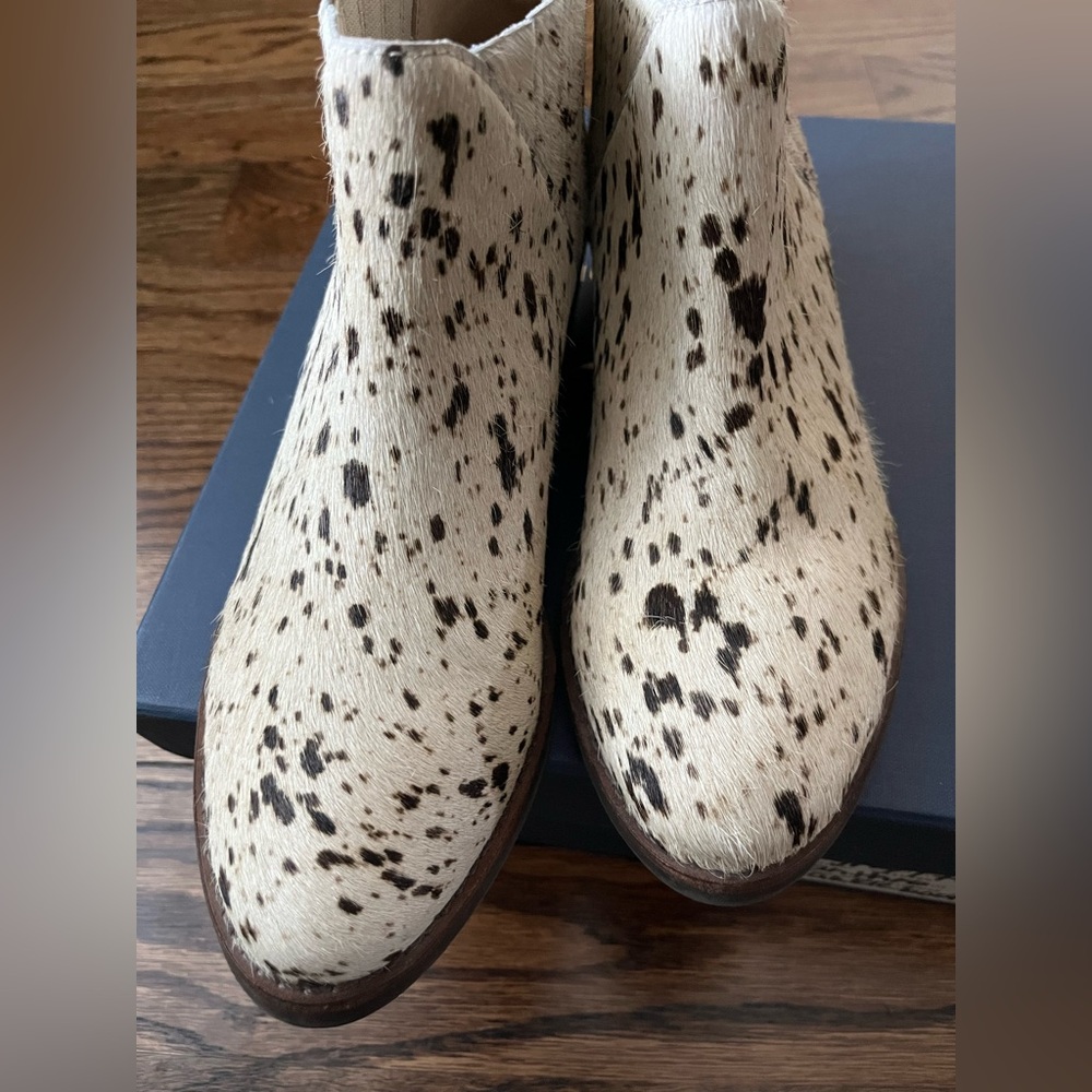 Matisse El Toro Spotted Calf Hair Ankle Boots.  Size 8.5